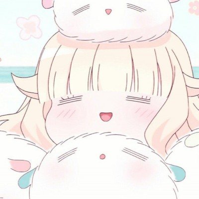 女子亲宝宝脚丫嘴唇肿成香肠